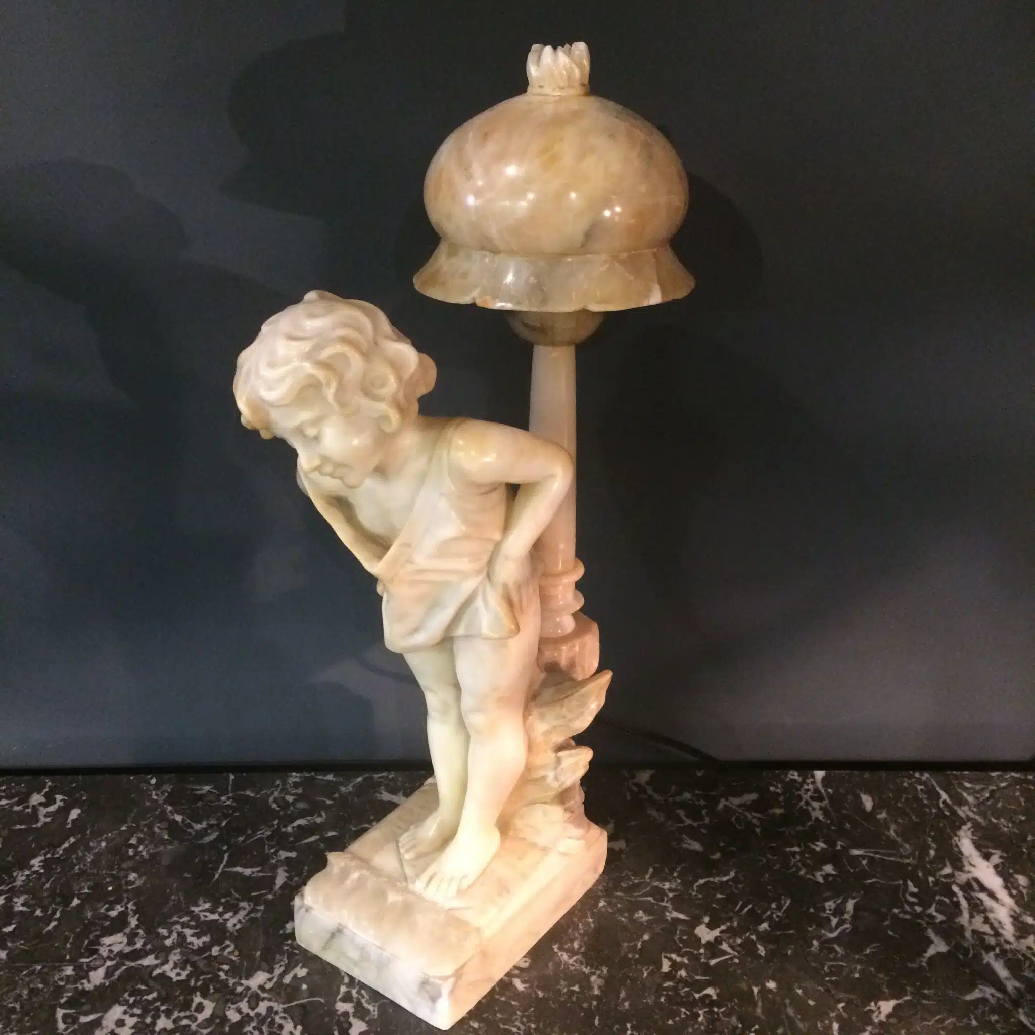 Figura Luminaria en Alabastro Firmada.