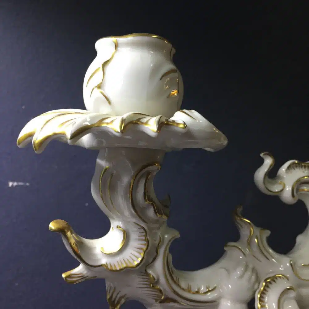 Par de Candelabros en porcelana - Imagen 5